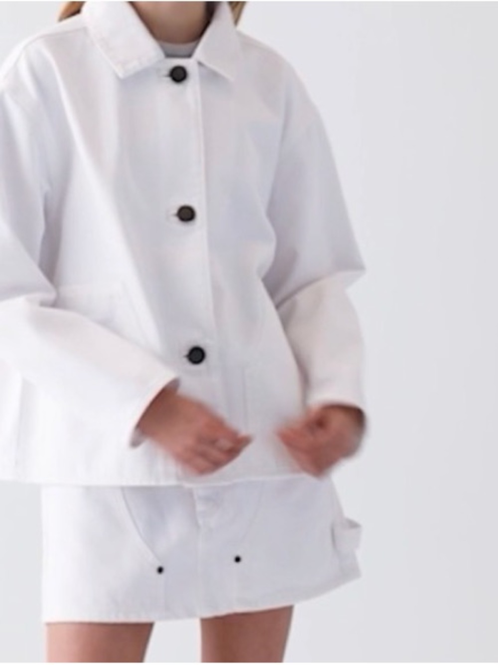 Womenโs White Denim Button-Front Jacket